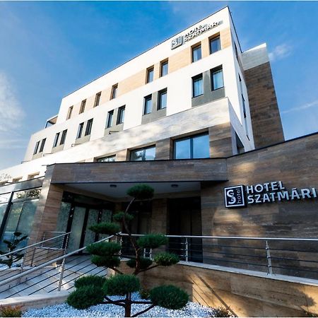 Hotel Szatmari & Etterem Jászberény Buitenkant foto