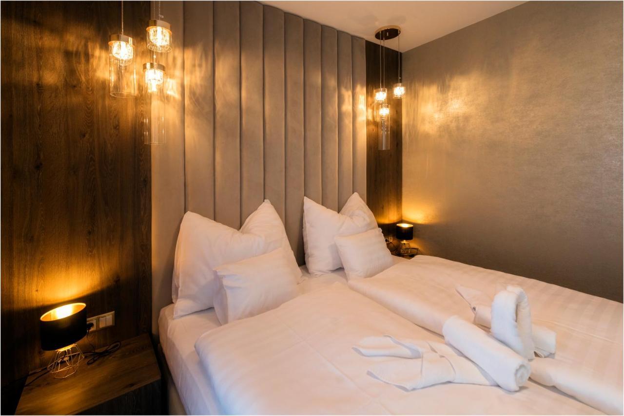 Hotel Szatmari & Etterem Jászberény Buitenkant foto