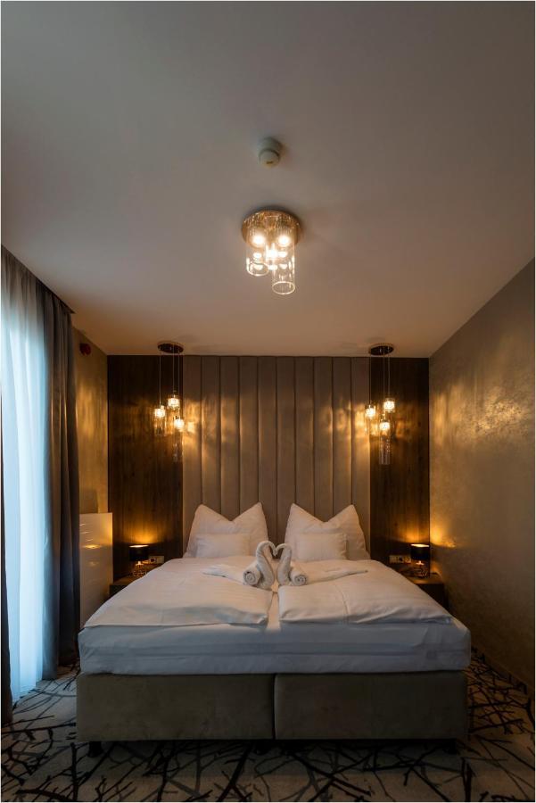 Hotel Szatmari & Etterem Jászberény Buitenkant foto