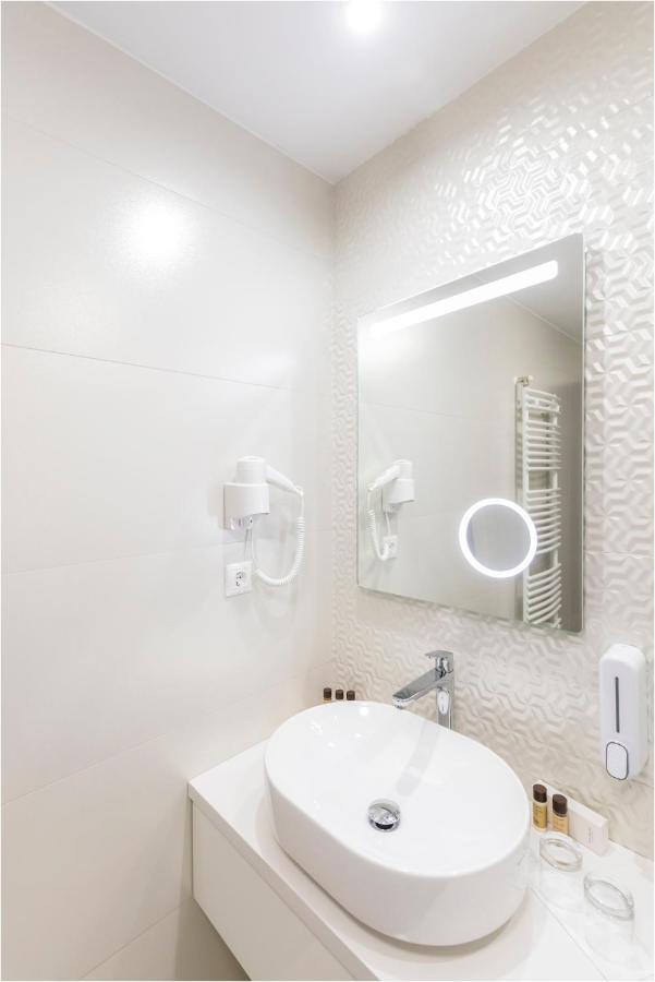 Hotel Szatmari & Etterem Jászberény Buitenkant foto