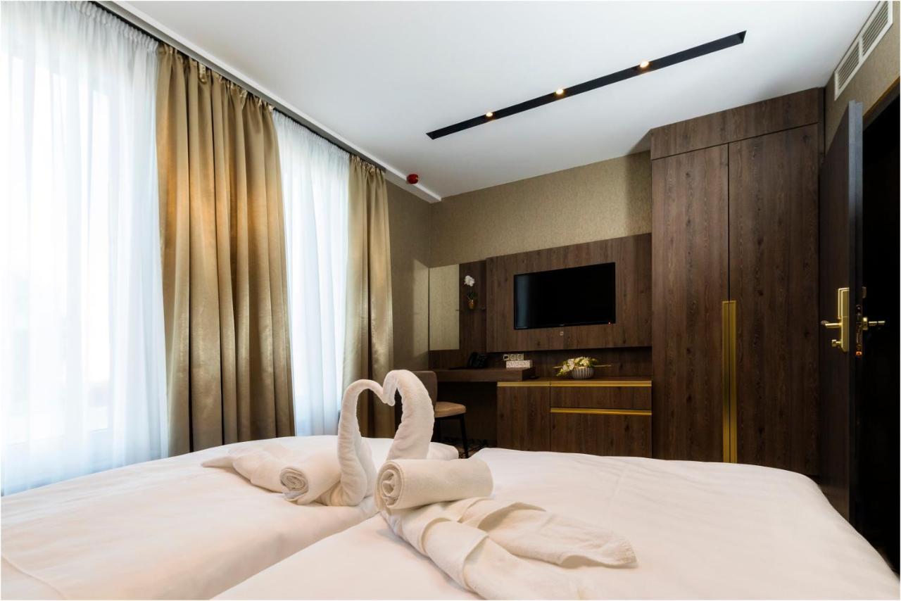 Hotel Szatmari & Etterem Jászberény Buitenkant foto