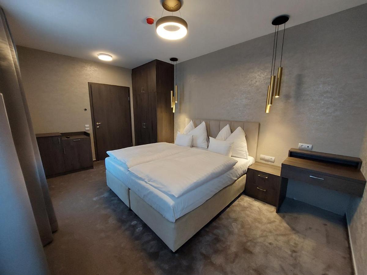 Hotel Szatmari & Etterem Jászberény Buitenkant foto