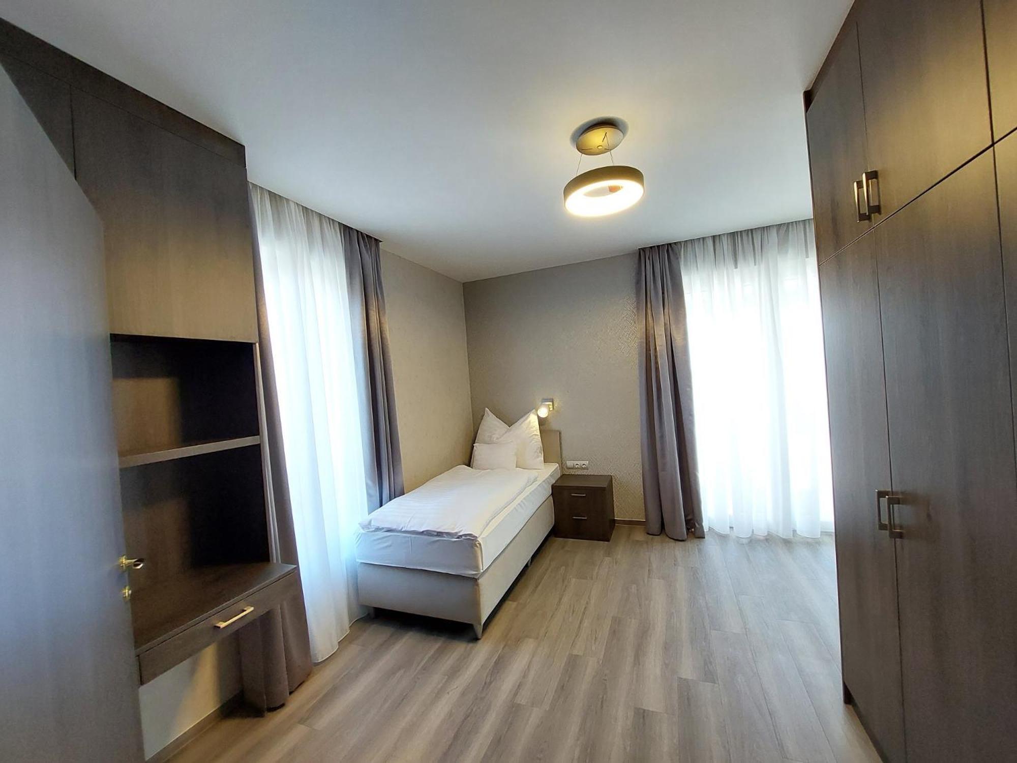 Hotel Szatmari & Etterem Jászberény Buitenkant foto