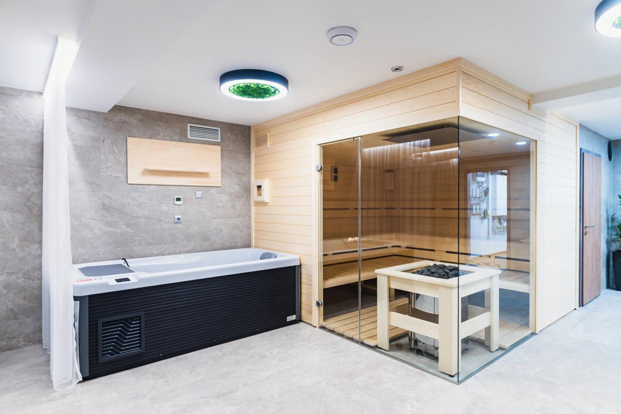 Hotel Szatmari & Etterem Jászberény Buitenkant foto
